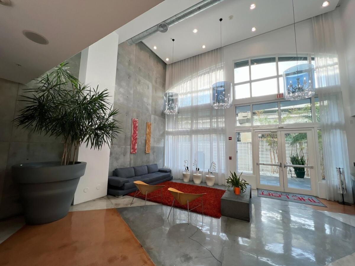Apartment Downtown Prime Cozy Loft, Steps To Bayside Miami